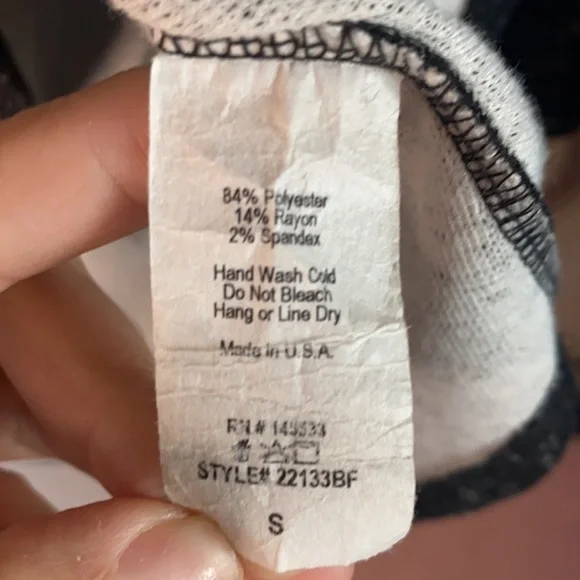 Black high low top with bell sleeves - Picture 6 of 7